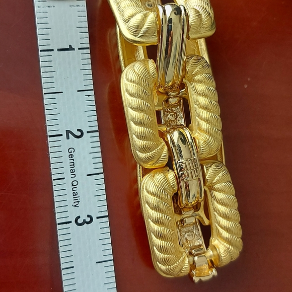 Authentic Givenchy Gold Tone oversized bracelet - Picture 6 of 10